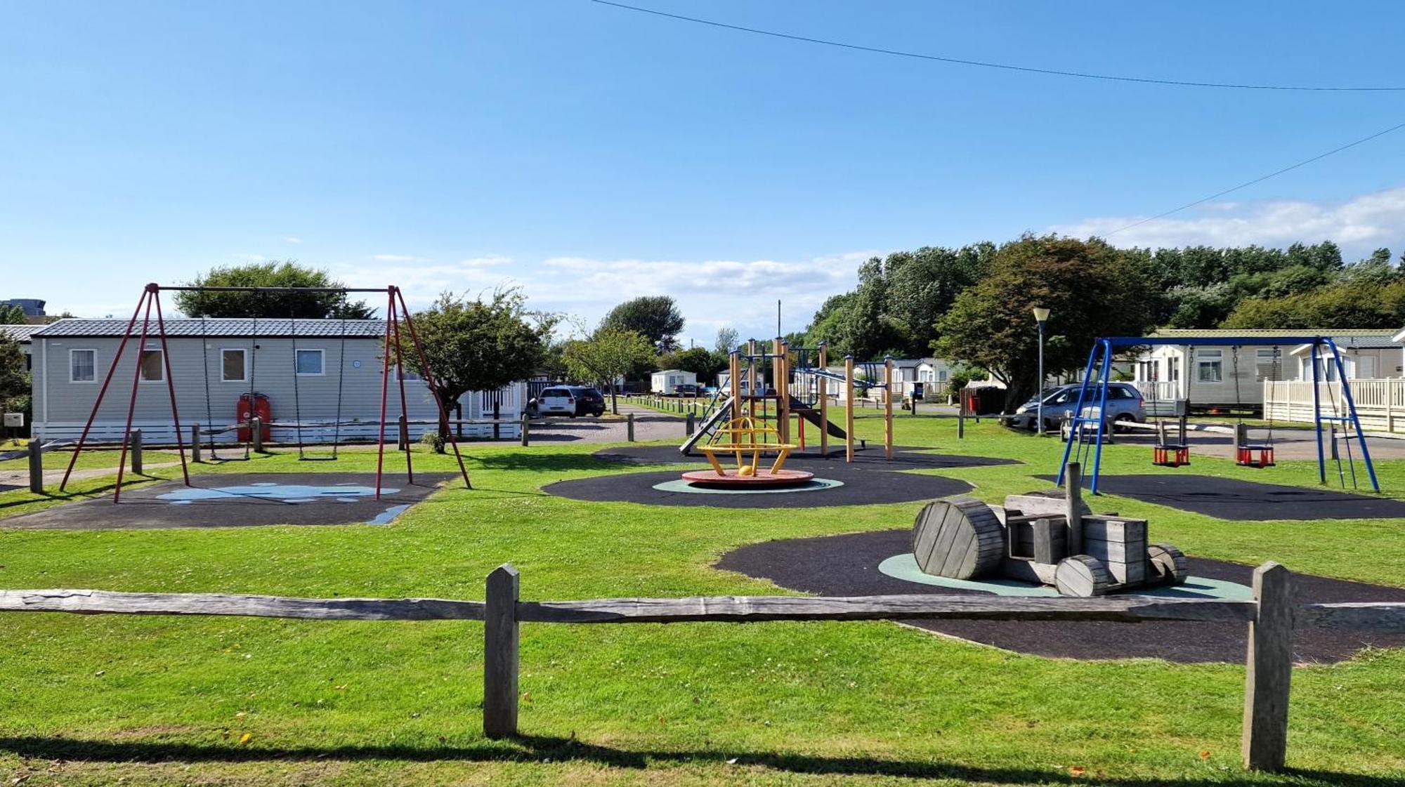 Cwtch, White Horse, Seal Bay Resort Selsey Bagian luar foto